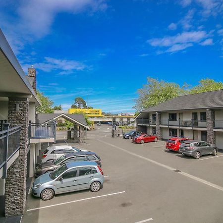 Aotea Motor Lodge Whanganui Exterior foto The motel's courtyard