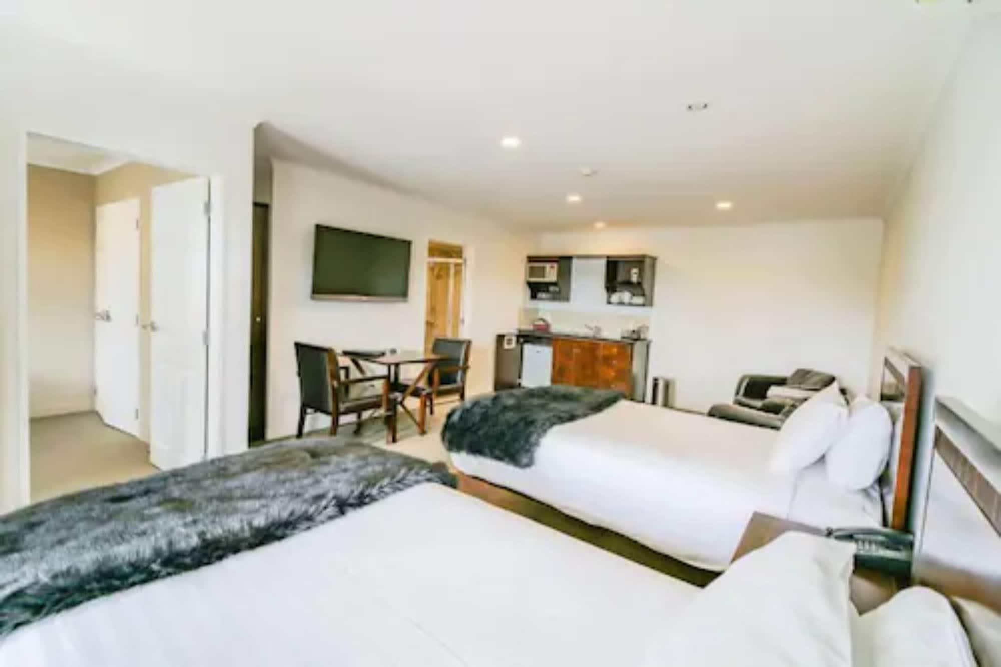 Aotea Motor Lodge Whanganui Exterior foto A typical studio apartment
