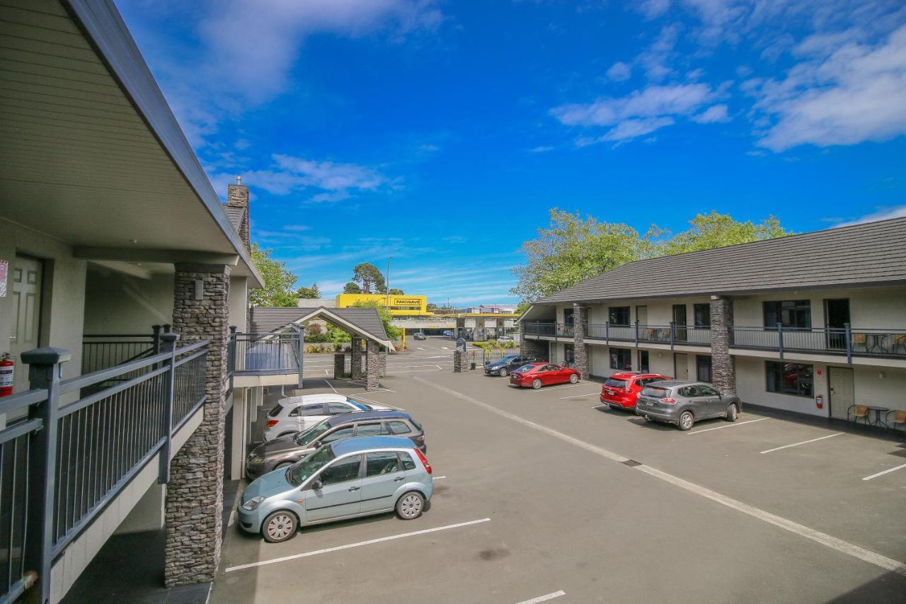 Aotea Motor Lodge Whanganui Exterior foto The motel's courtyard