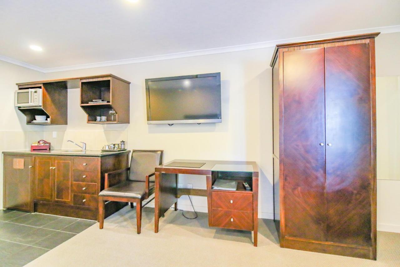 Aotea Motor Lodge Whanganui Exterior foto A typical studio apartment