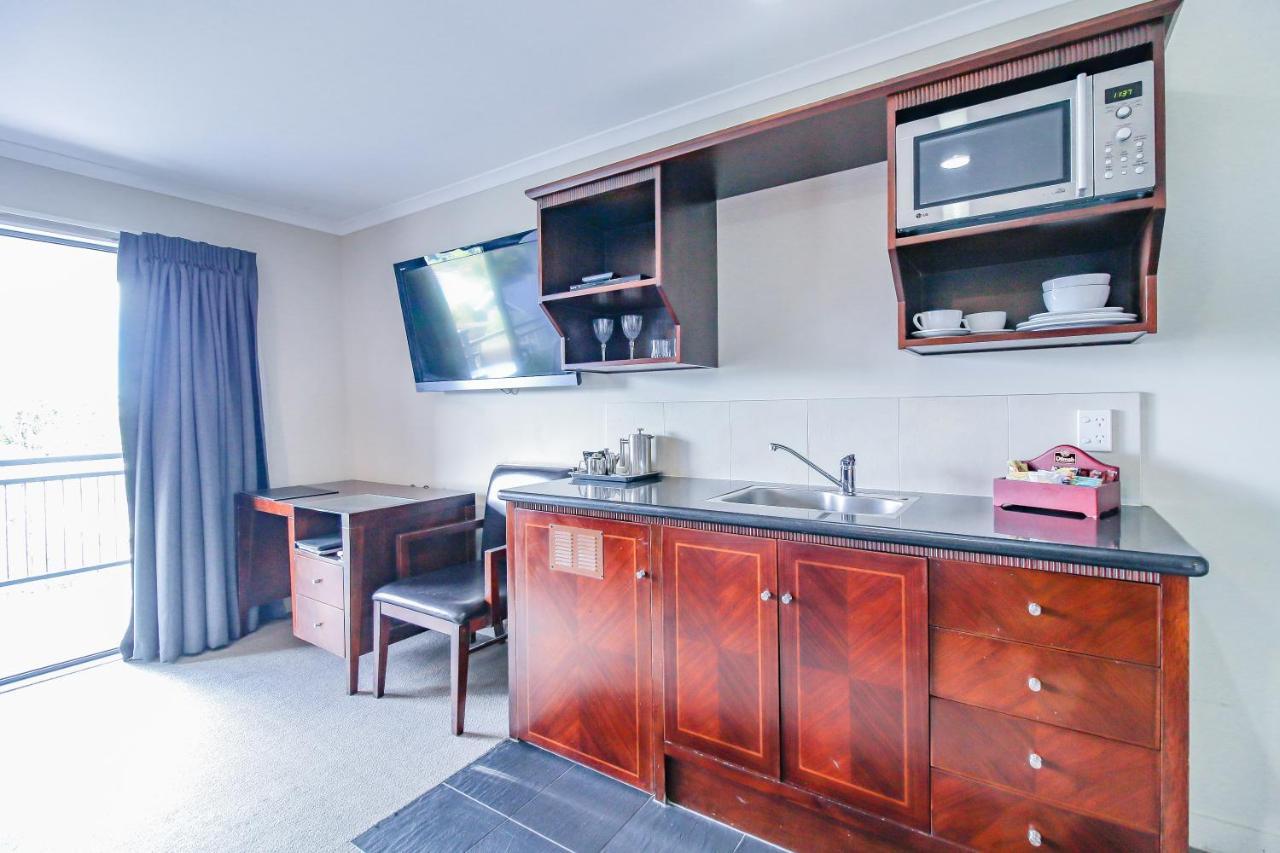 Aotea Motor Lodge Whanganui Exterior foto A typical studio apartment at the University of Western Australia