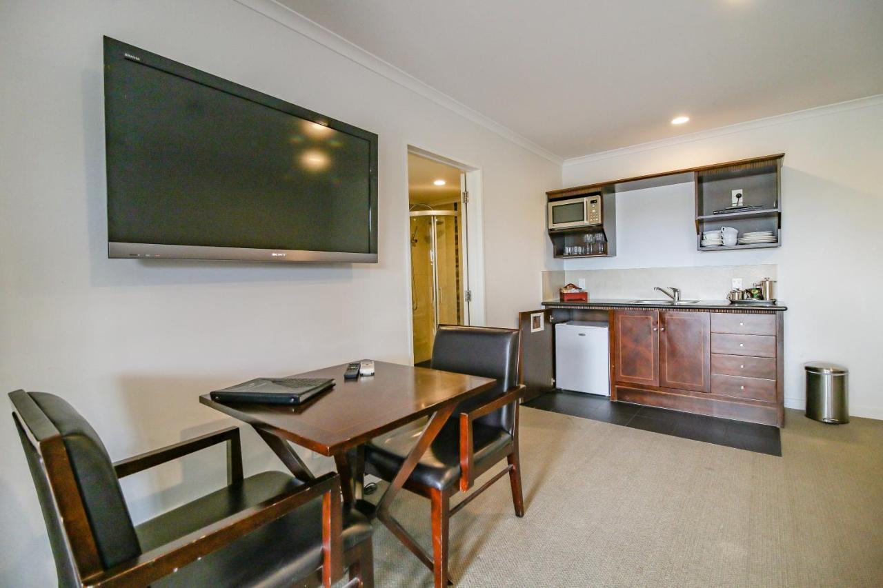 Aotea Motor Lodge Whanganui Exterior foto A typical one-bedroom apartment at the hotel